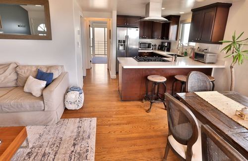 El Segundo House | Luxurious Private Beach Condo Near it All, w/OCEAN VIEWS!!