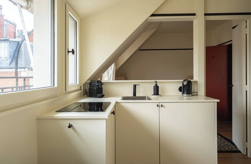 Montmartre Apartment | Luxurious, quiet, bright studio in the heart of the south of Pigalle
