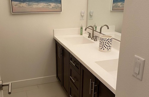 Corona Apartment | Luxury 2Bedrooms & 2Bath Apartment with gym, pool, located in heart of the city