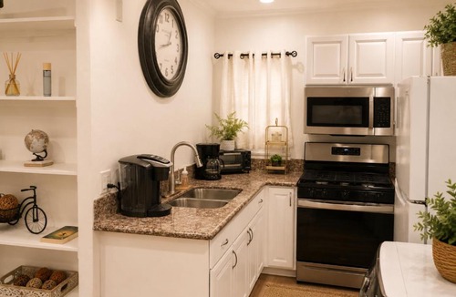 Fairfax District House | Luxury 2BR Guesthouse Near The Grove