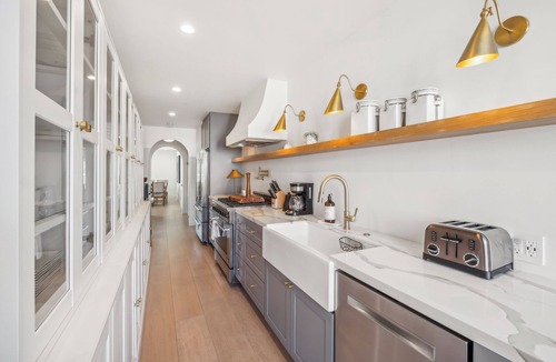 Laguna Beach Condo | Luxury 3 bed 3 bath with Ocean Views+ Steps to the Beach