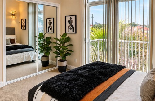 West Los Angeles Condo | Luxury 3 bedroom smart home condo in Sawtelle