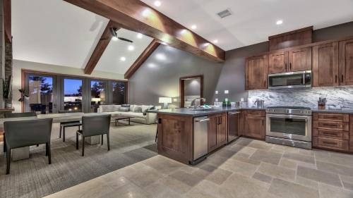 South Lake Tahoe Apartment | Luxury 3Br Residence steps from Heavenly Village & Gondola