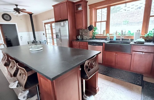 Wrightwood House | Luxury 4-bedroom Mountain Home with Game room. Pet friendly