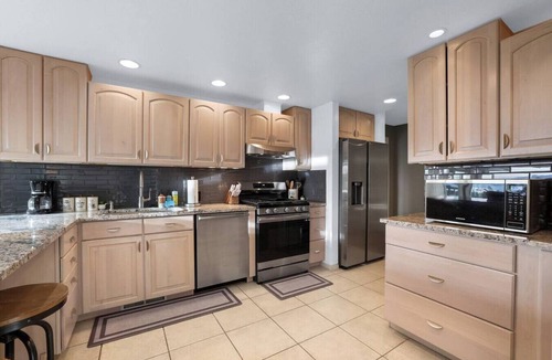 Tahoe Village House | Luxury 4BR | BBQ, Hot Tub & Lake Views | Sleeps 8