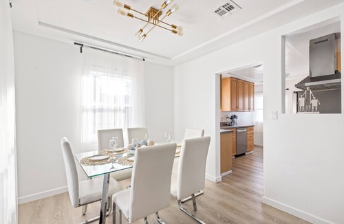 Burbank House | Luxury 5BR Retreat | Pool, Spa & Near Universal
