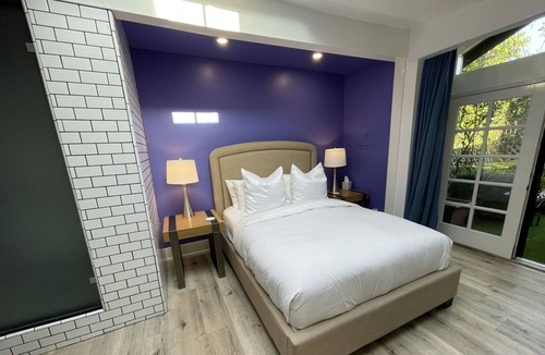 Lamanda Park House | Luxury Artist Retreat Pasadena Guesthouse