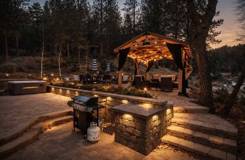 Upper Moonridge Cabin | Luxury Cabin Movie Theater Hot Tub house Generator Treehouse 1 Acre
