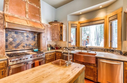 Truckee Cabin | Luxury Cabin with a Private Hot Tub in Tahoe Donner, California