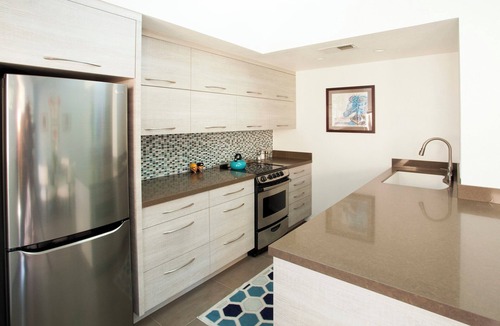 Old Las Palmas Condo | LUXURY CONDO, DOWNTOWN, NOBODY ABOVE OR BELOW, LAUNDRY, PARKING