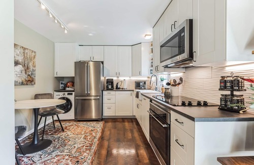 Central Sacramento Cottage | Luxury Cottage in East Sac Walk & Bike to McKinley Park, Midtown & Downtown