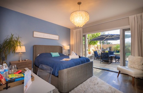 Del Mar Heights House | Luxury Del Mar Ocean Retreat Near Beach w Kitchenette, Spa Bath & 2 beds