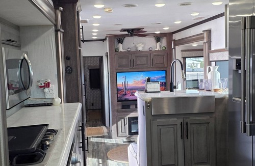 Palm Springs House | Luxury Glamping Oasis: Superstition Mtns, Views & Nearby Lakes