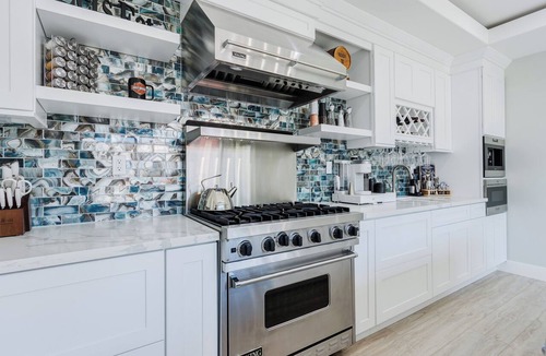 Garden Grove House | Luxury Guest House with High-end Design