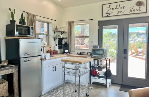 Prescott Apartment | Luxury King, Incredible 360 Views, AC, Balcony, Dogs, 3 miles town trails, lakes