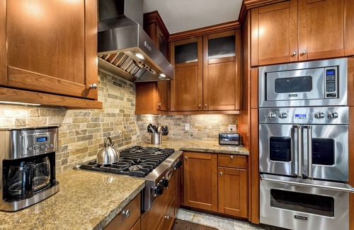 Sierra Shores Condo | Luxury Lakefront Retreat w/A/C, Hot Tub, Gym | PEAK SS12