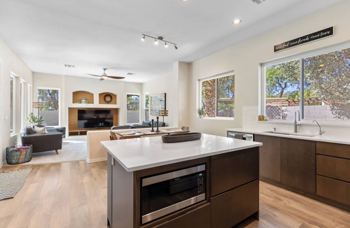 Fulton Ranch House | Luxury & Location Priv Pool, Spa, BBQ, Firepit Newly Remodeled 4BR Oasis