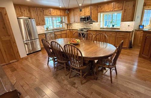 Truckee Cabin | Luxury Log Cabin Retreat in Tahoe Donner — Sleeps 14~ 5BR~ 3BA~ 3,000 sq ft