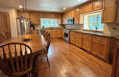 Truckee Cabin | Luxury Log Cabin Retreat in Tahoe Donner — Sleeps 14~ 5BR~ 3BA~ 3,000 sq ft