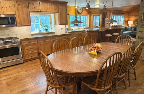 Truckee Cabin | Luxury Log Cabin Retreat in Tahoe Donner — Sleeps 14~ 5BR~ 3BA~ 3,000 sq ft