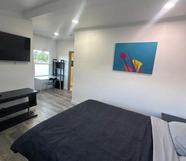 Los Angeles Bed & Breakfast | Luxury Master Bedroom with private bathroom walking distance to Sofi Stadium, KIA Forum and Intuit Dome also only train stop away from LAX airport Perfect place for tourists and event attendees