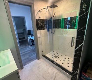 Los Angeles Bed & Breakfast | Luxury Master Bedroom with private bathroom walking distance to Sofi Stadium, KIA Forum and Intuit Dome also only train stop away from LAX airport Perfect place for tourists and event attendees