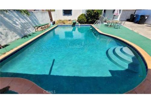 Los Angeles Bed & Breakfast | Luxury Master Bedroom with private bathroom walking distance to Sofi Stadium, KIA Forum and Intuit Dome also only train stop away from LAX airport Perfect place for tourists and event attendees