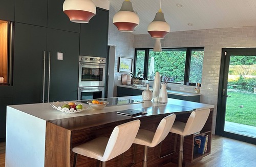 Roseville - Fleet Ridge House | Luxury, Mid-Century Modern Retreat Near Ocean & Bay