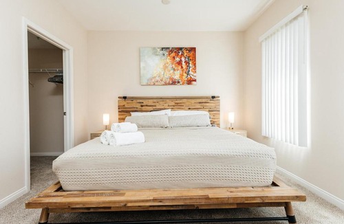 Miracle Mile Apartment | Luxury One Bedroom minutes from The Grove