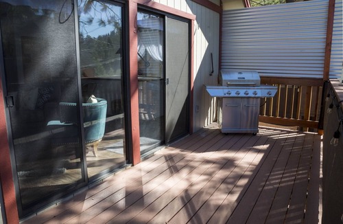 Big Bear Lake Cabin | Luxury Retreat w/central AC & Heat - Walk to Lake, Village, Ski Shuttle