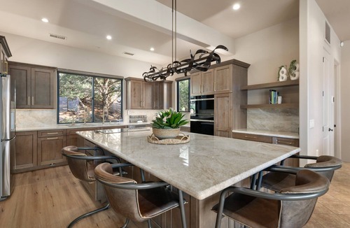 West Sedona House | Luxury Sedona Retreat|180° Red Rock Views + Hottub