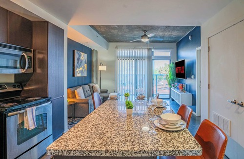 Evans Churchill Apartment | Luxury Stay at DT PHX|Balcony,Pool,Gym,Parking,W/D