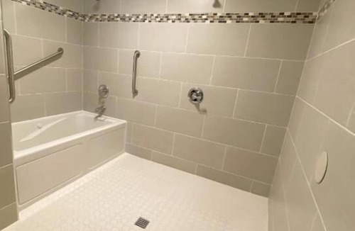 Torrance Hotel | Luxury Suite Near Beaches, Dining & Shopping in South Bay Area