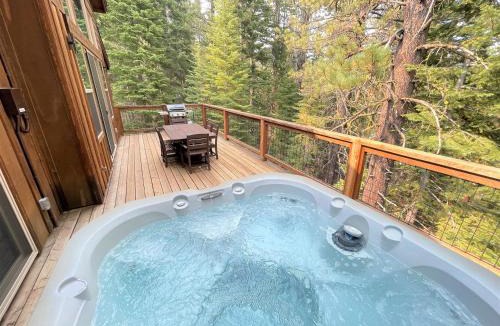 Truckee House | Luxury Tahoe Truckee Retreat Hot Tub, Chef Kitchen, Game Room, BBQ & EV Charger