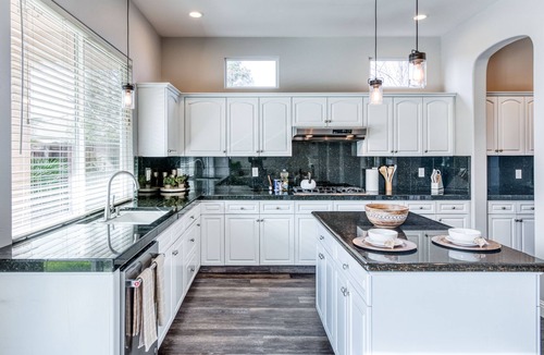 Clovis House | Luxury Vacation Stay w/Heated pool