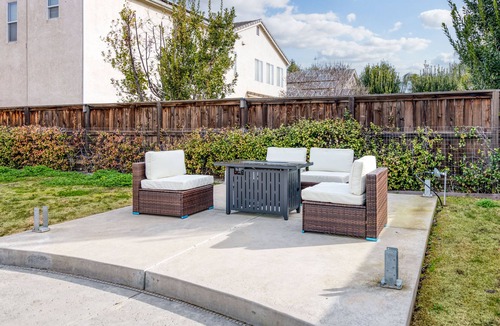 Clovis House | Luxury Vacation Stay w/Heated pool