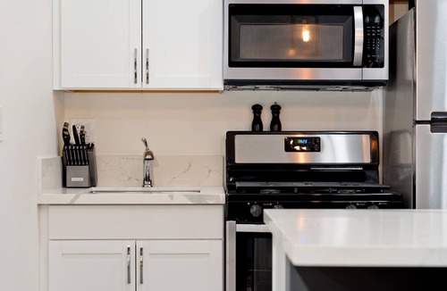 Bankers Hill Apartment | Luxury Zen Villa - Private Hot Tub - Walk to Little Italy & Convention Center