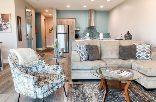 Cottonwood Condo | Main Street Loft/Luxury 2nd Floor 1100 sq ft Condo