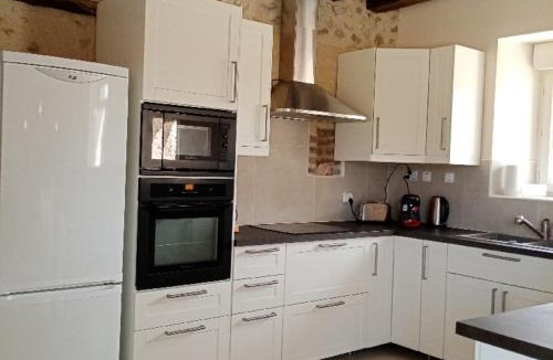 Villedieu-le-Chateau House | Maison de Campagne Confortable avec Cheminée et Jardin - FR-1-491-432