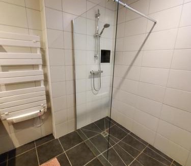 Rouffignac-Saint-Cernin-de-Reilhac Apartment | Maison du Lac avec jacuzzi privatif en option