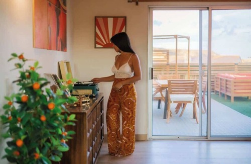 Yucca Valley House | Mandarin Escape Retro Dream, Rooftop Deck, Spa