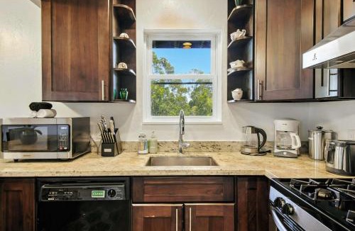 Brisbane House | Marbella Lane - 3BR Penthouse Executive Suite, SFO, Parking
