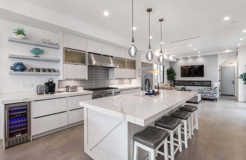 Yorktown Cottage | @ Marbella Lane - Luxe 4BR Haven w/Skyscape Views