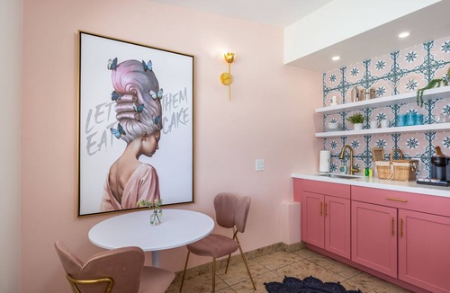 Warm Sands Apartment | Marilyn Suite · Dog-Friendly Yard, Palm Springs