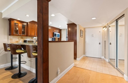 Marina del Rey Condo | Marina Del Rey Coastal Luxury Retreat with Skyline Views and Hotel Amenities