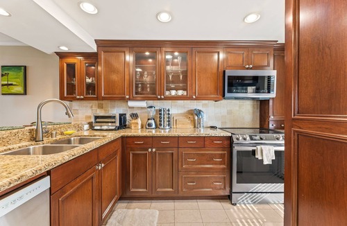 Marina del Rey Condo | Marina Del Rey Coastal Luxury Retreat with Skyline Views and Hotel Amenities