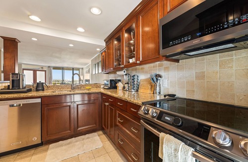 Marina del Rey Condo | Marina Del Rey Coastal Luxury Retreat with Skyline Views and Hotel Amenities