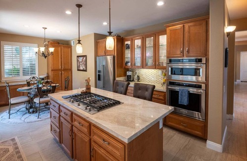 Aviara House | Mariposa Haven - 2-Story 4 Bedroom, 4-Bathroom Luxury Home