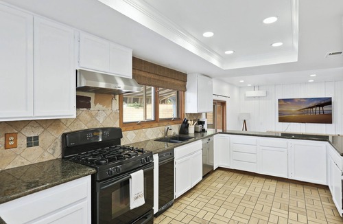 Midway City House | Massive Pool 5 Bedrooms Home Close to Disneyland/Huntington Beach