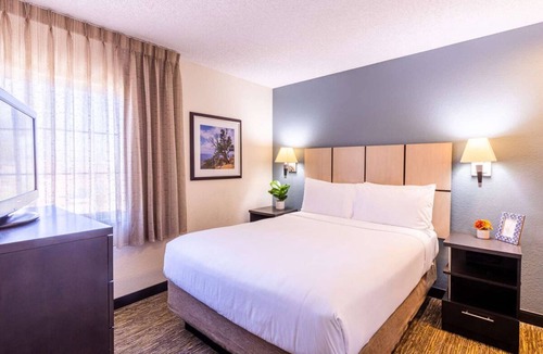 Santa Ana Hotel | Maximum Comfort! 2 Spacious Units with Full Kitchens, Pets are Allowed!